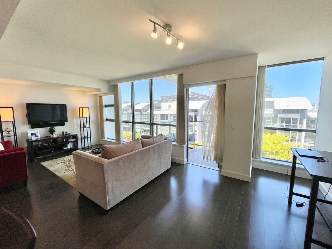 Primary Photo - Luxurious Condo at Madrone w/Bay, City Vie...