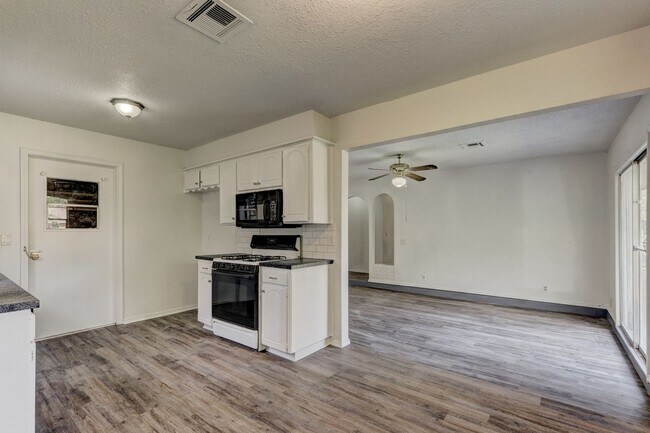 Foto del edificio - Cozy & Stylish Living Near ESA Park with F...