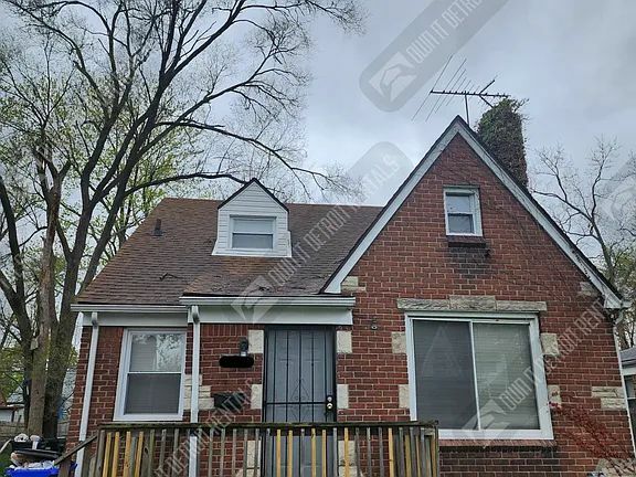 Building Photo - 15865 Biltmore St