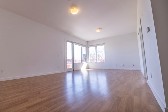 Building Photo - Prospect Apartments with Pro Gym Access