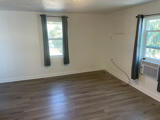 Building Photo - 421 N Peninsula Dr
