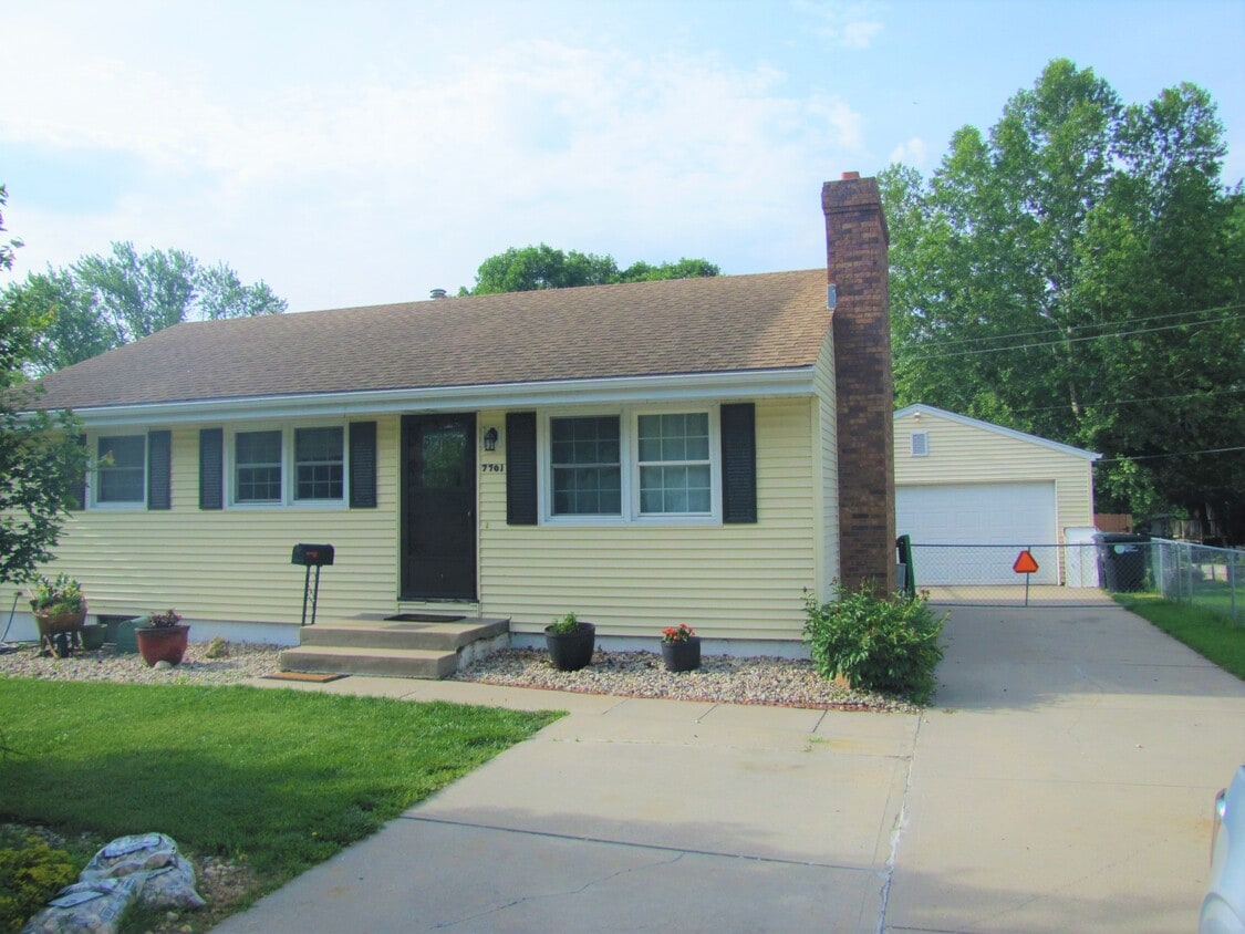 Primary Photo - 7701 Grover St