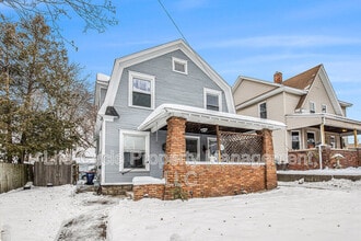 Building Photo - 247 Sweet St NE