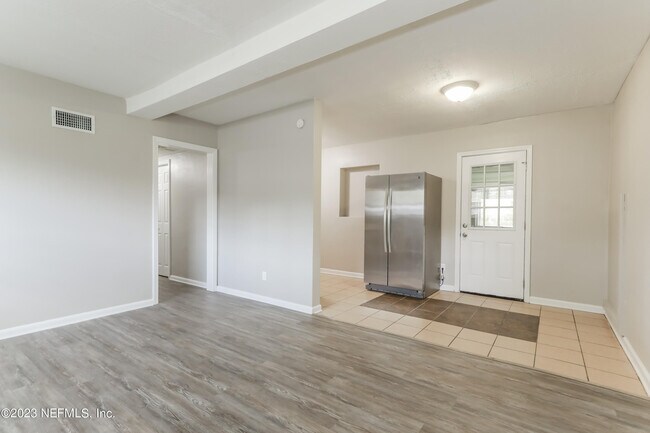 Building Photo - 3114 Hampton Ave E