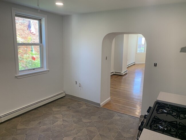 Building Photo - 26 Frankfort St