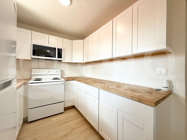 Building Photo - 3526 W Dunlap Ave