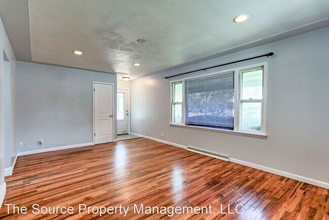 Building Photo - 3 br, 1 bath House - 2516 Spruce Dr
