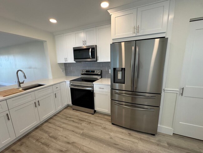 Foto del edificio - ANNUAL RENTAL - 3 BED / 2 BATH AT CANTERBU...
