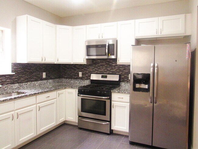 Foto del edificio - 7210 Mahogany Dr