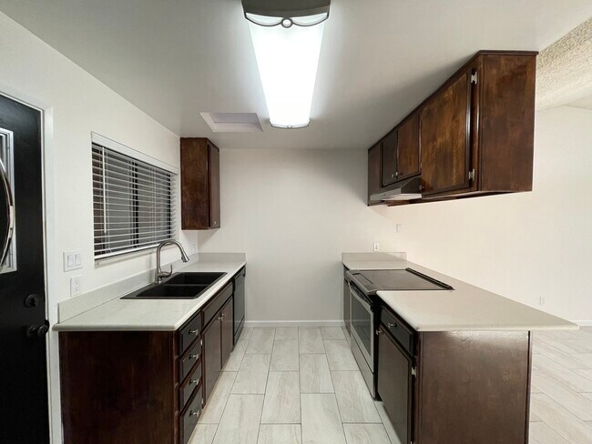 Building Photo - 3408 Ashe Rd