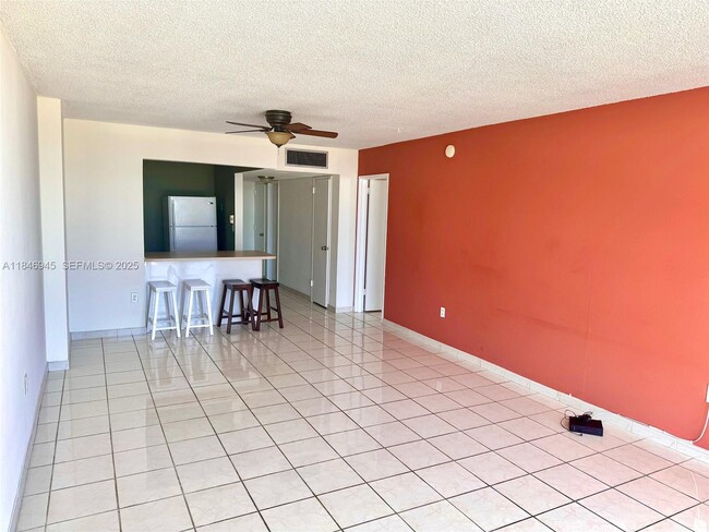 Building Photo - 1228 West Ave