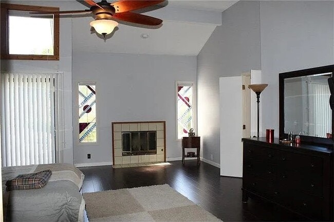 Building Photo - 1600 Old Hunters Trce