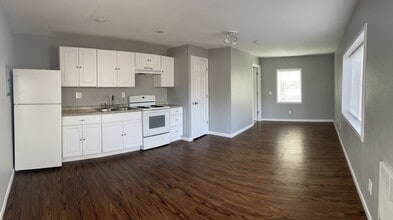 Building Photo - 3226 SE Rockwood St