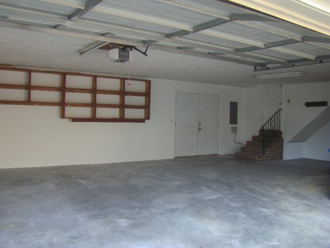 Photo - 702 Robert E Lee Dr House