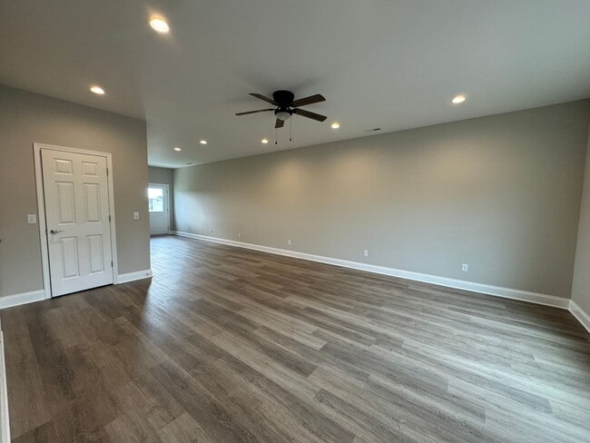 Foto del edificio - Brand New Construction at Zephyr Hill Town...