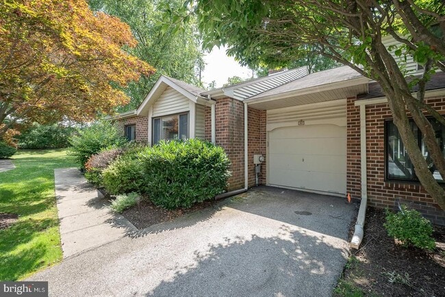 Foto del edificio - 301 Hanover Ct