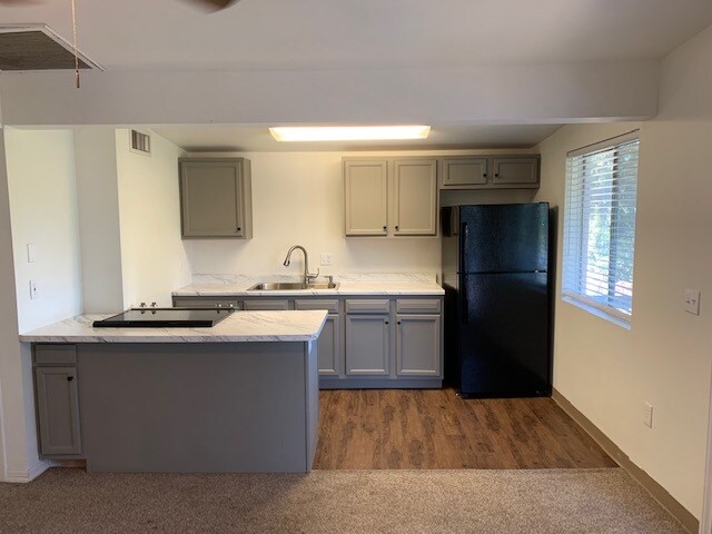 Kitchen - 178 W Coolidge St