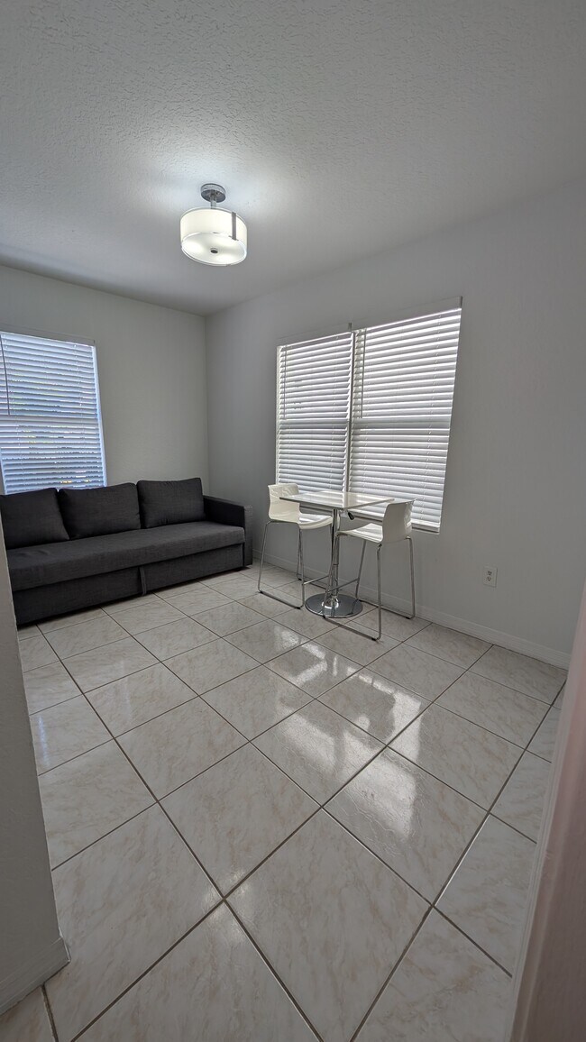 Building Photo - 7326 Collins Ave