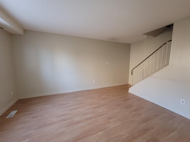 Building Photo - 10 Clareview Village NW