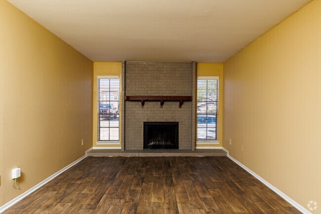 2BR, 2BA - 1,039SF - La Mirada