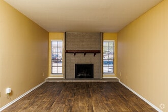 2BR, 2BA - 1,039SF - La Mirada