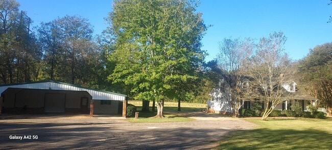 Foto del edificio - 8208 Highway 165 South