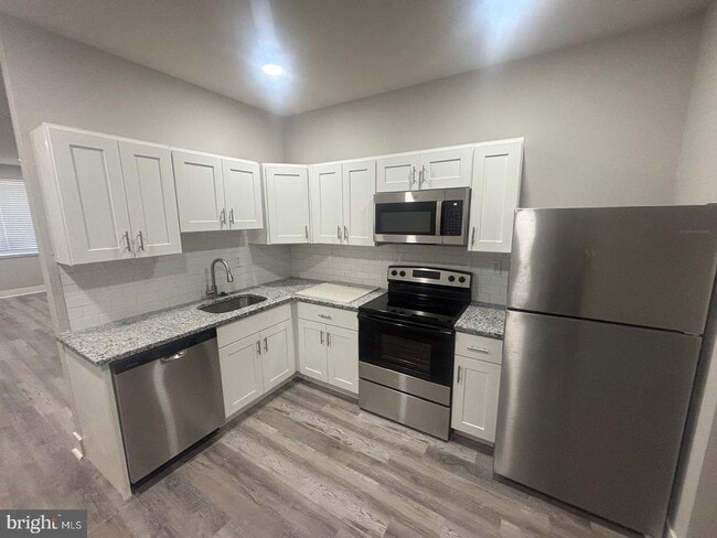 Building Photo - 1204 W Erie Ave