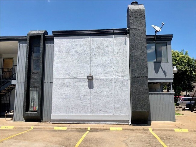 Building Photo - 4323 Brown St