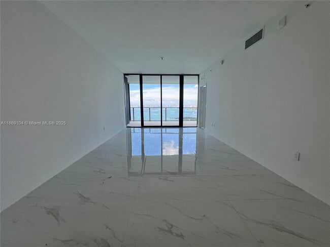Foto del edificio - 700 NE 24th St