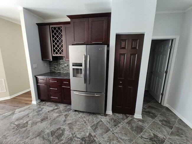 Building Photo - 7431 Claridge Dr