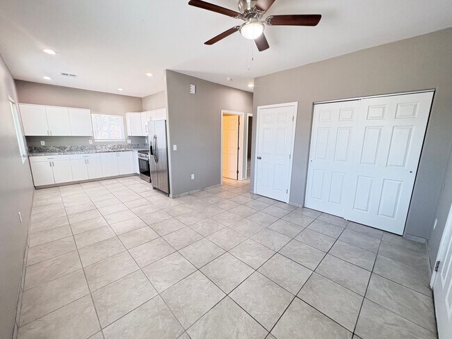 Foto del edificio - 4013 E 22nd St