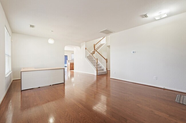 Building Photo - 29650 Legends Green Dr