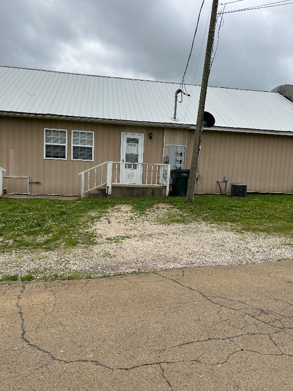 Primary Photo - 102 Walnut St