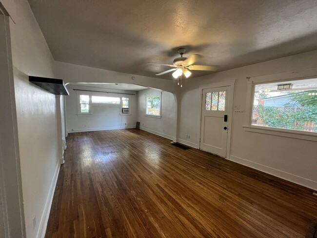 Building Photo - 1062 Princeton Ave S