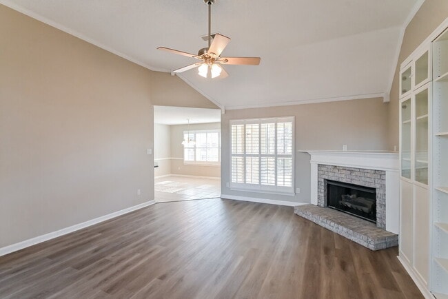 Building Photo - 5150 Bluff Springs Cove