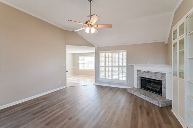 Foto del edificio - 5150 Bluff Springs Cove