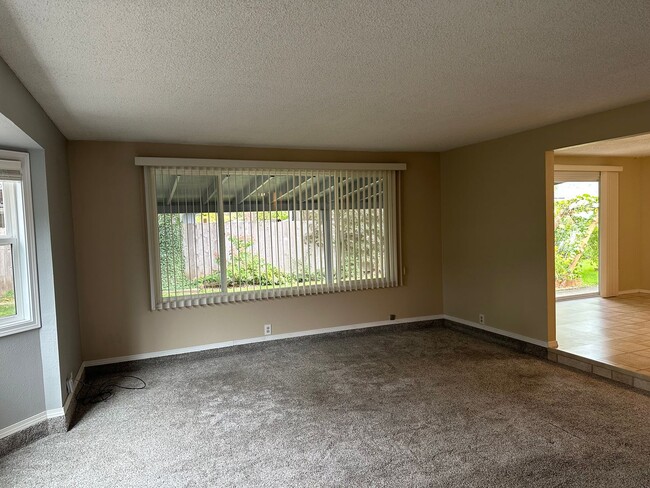 Foto del edificio - Beautiful 3 bedroom 2 bath house in Thurston!
