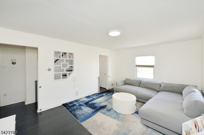 Foto del edificio - 483 Mt Prospect Ave