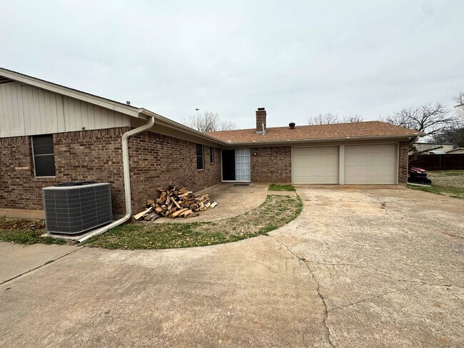 Building Photo - 3/2/2 in Bel Air Addition