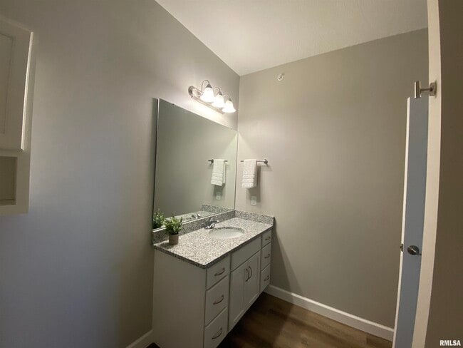 Building Photo - 601 22nd St