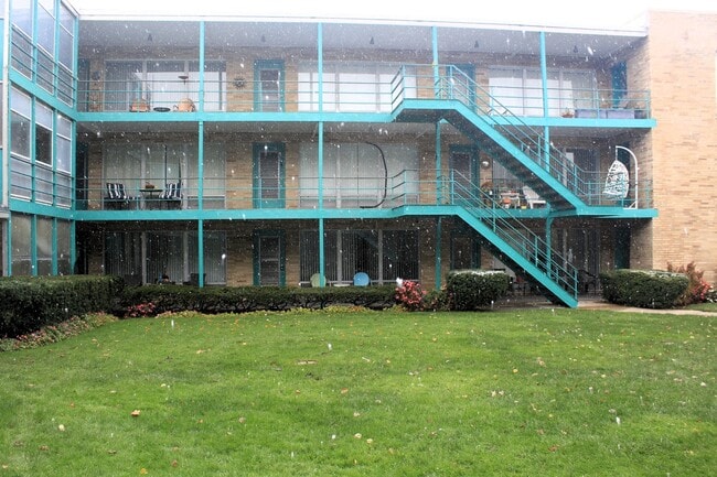 Building Photo - 220 N Kenilworth Ave