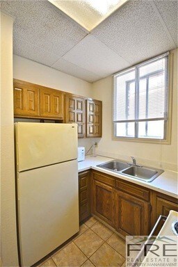 Building Photo - 217 E 3rd Ave