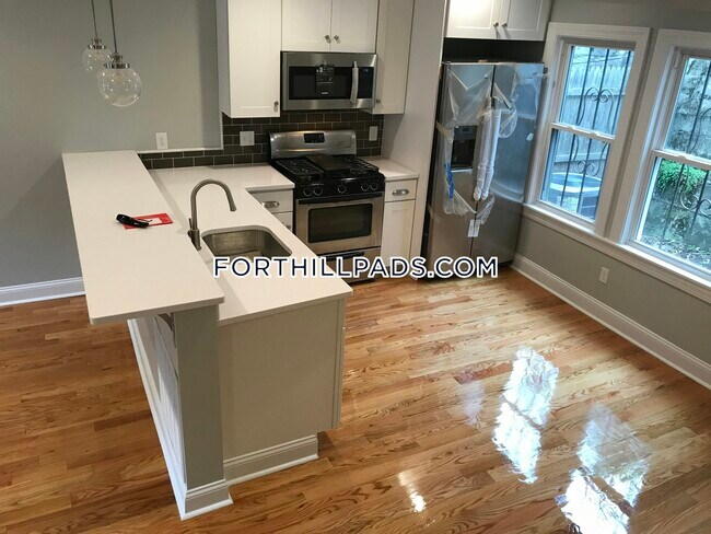 Building Photo - 6 Saint James Pl