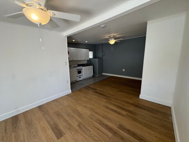 Spacious interior, wood floor - 2210 Thomas St