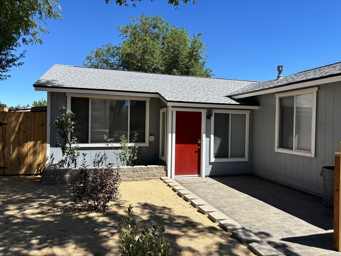 Foto principal - COMPLETELY REMODELED - THIS ONE WON'T LAST...