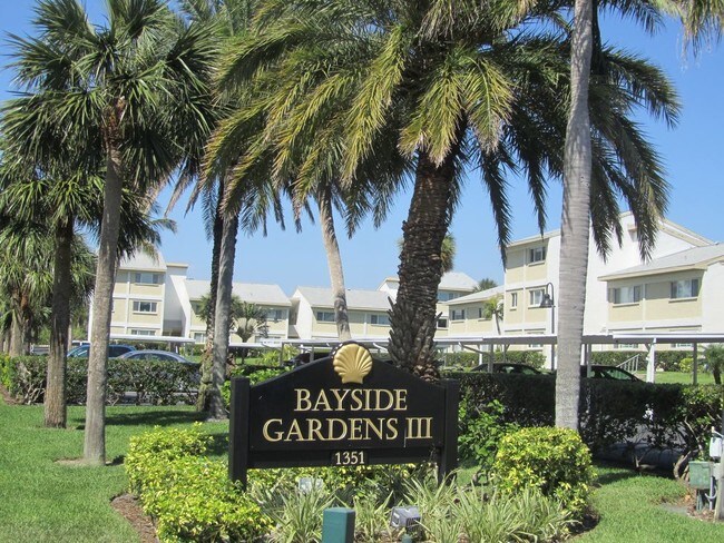 Building Photo - FURNISHED Luxury SAND KEY Living at its Best