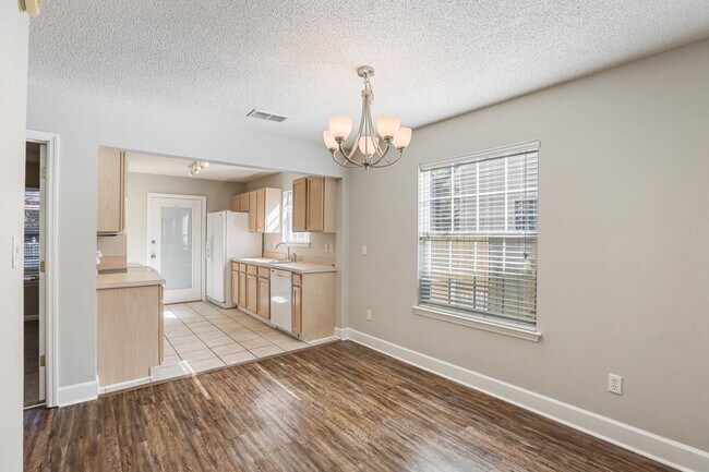 Foto del edificio - 5079 Mint Hill Ct