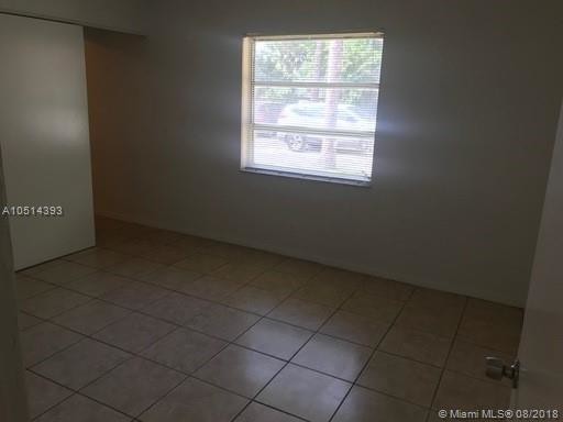 Foto del edificio - 4675 Poinsettia Ln