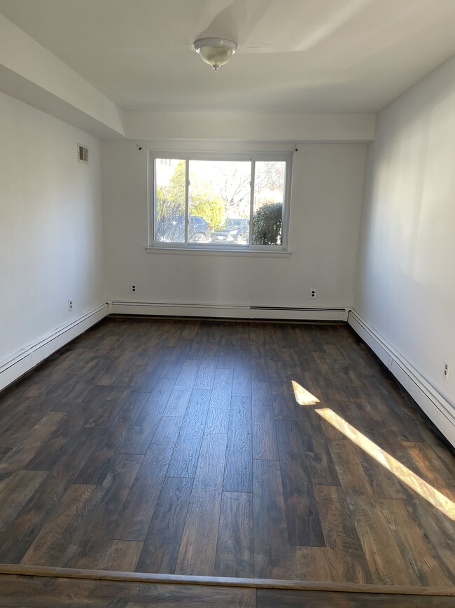 Building Photo - 26 Rose Ln