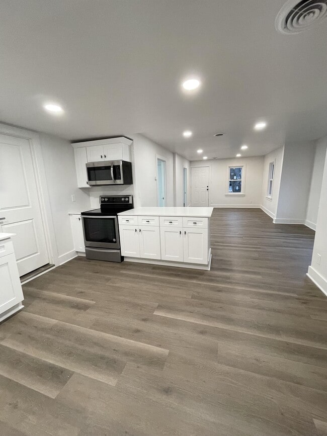 Building Photo - 90 W Meyers Ave